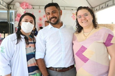 Presidente da Câmara Carlito Pedro, Tec. Enf. Jamily e Dra. Yasmin Lima.jpg